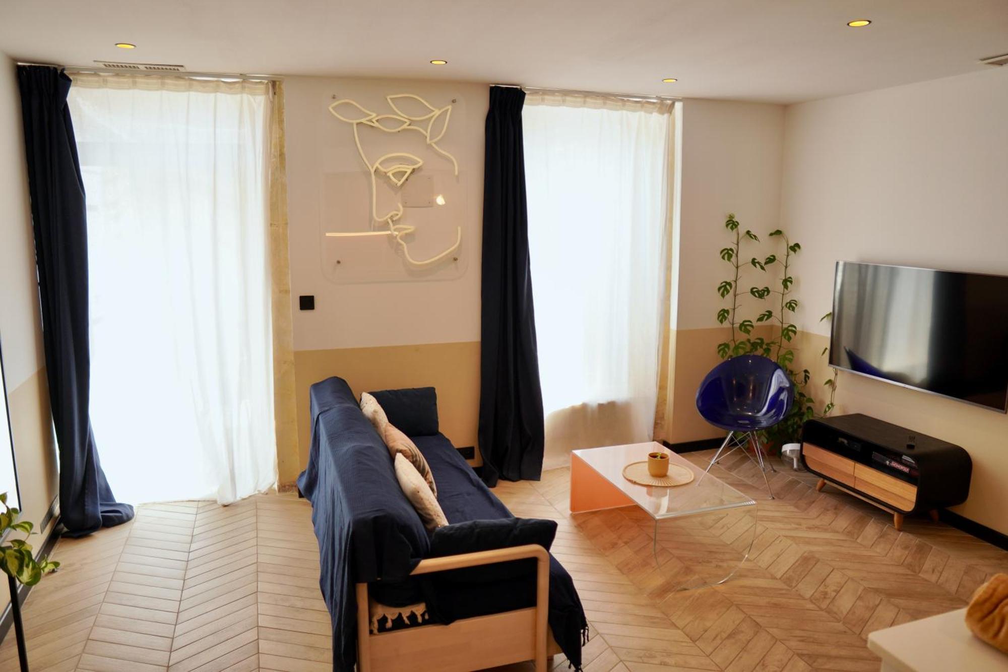 Roma Divine home cinéma et jardin Nîmes Esterno foto