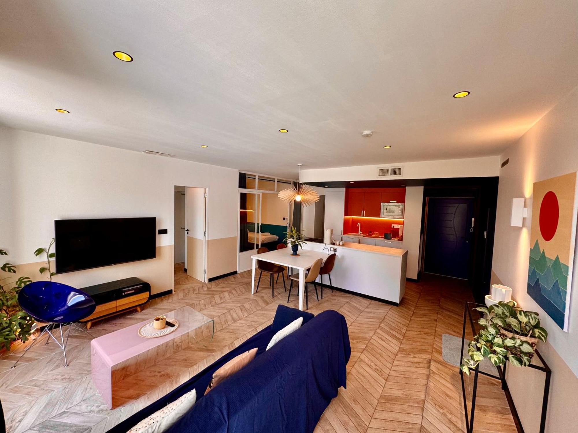 Roma Divine home cinéma et jardin Nîmes Esterno foto